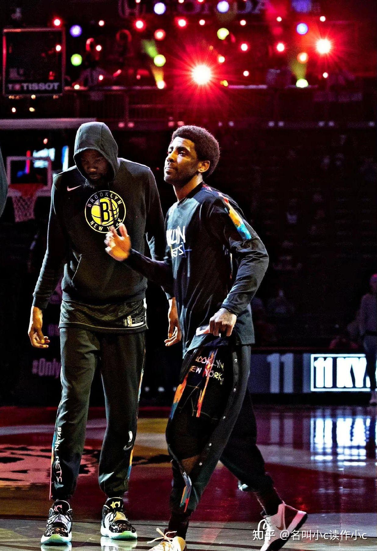 他在接受采 他在接受采